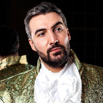 Operazanger Igor Popov zingt ‘Charioscuro’